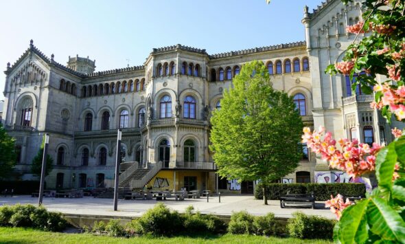 European university students representing Erasmus Mundus 2026/2027 scholarships
