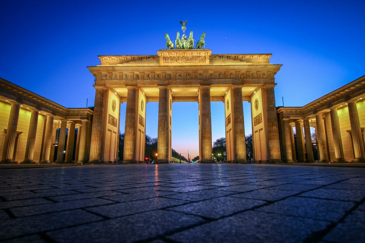 Germany Chancenkarte vs Blue Card 2026 – Berlin Reichstag building