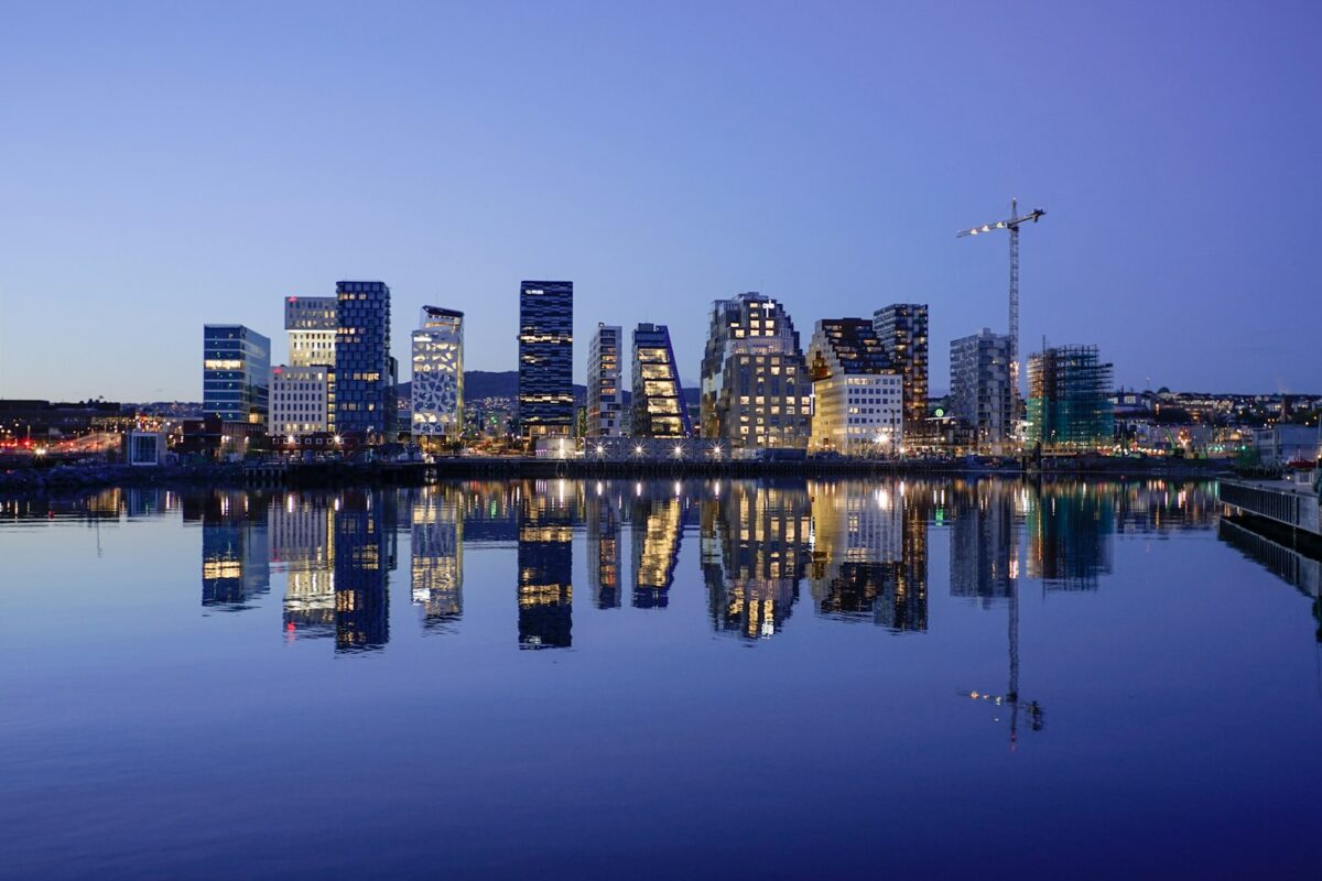 Norway Skilled Worker Visa 2026 Oslo skyline African engineers and nurses