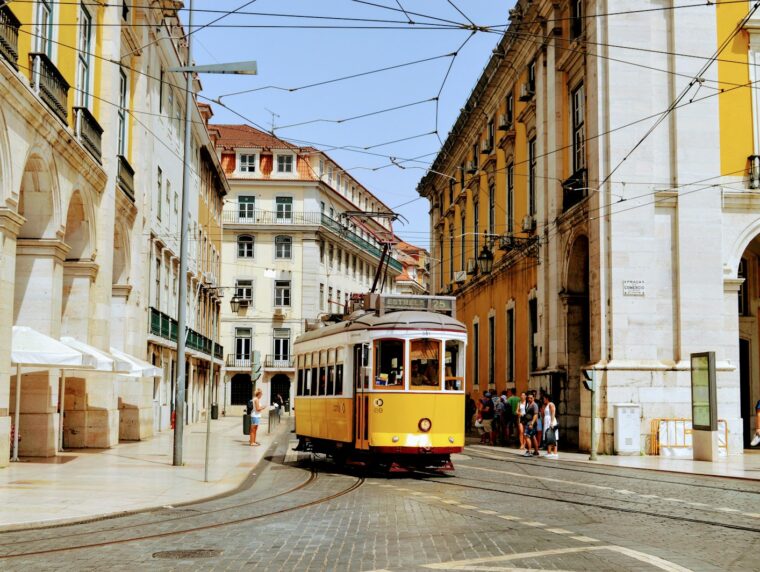 Portugal citizenship 10 year rule — Lisbon historic tram